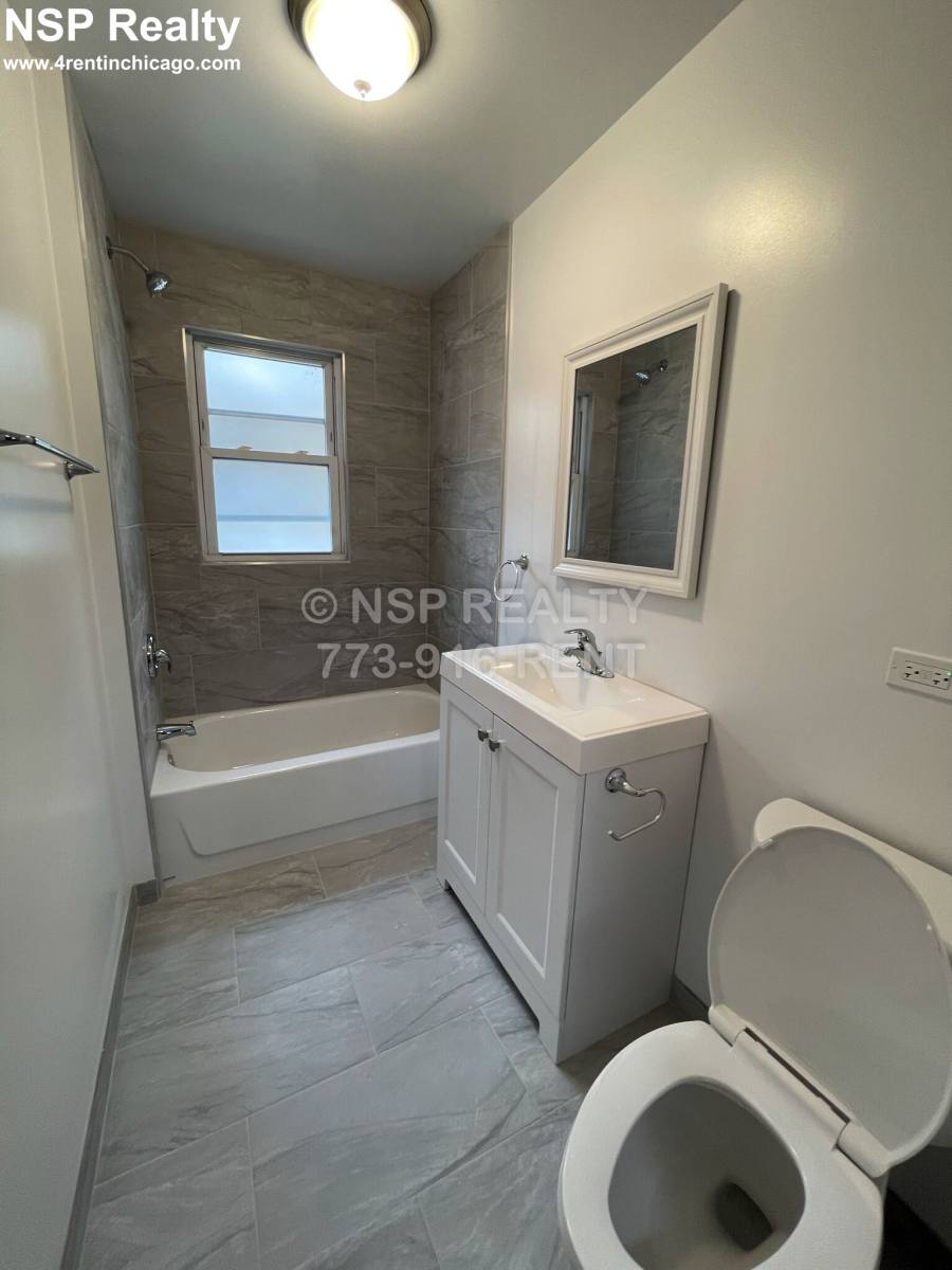 Apartment for rent at 1646 W Pratt #1I, Chicago, IL 60626