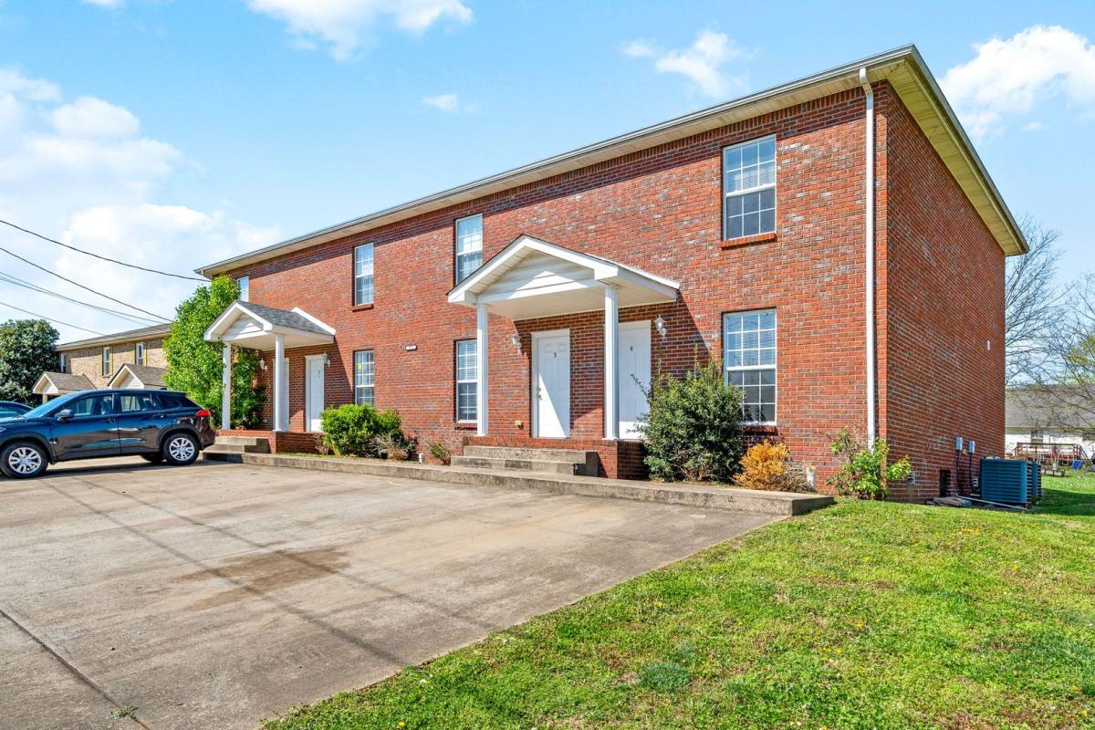 Apartment for rent at 375 Peabody Dr, Clarksville, TN 37042