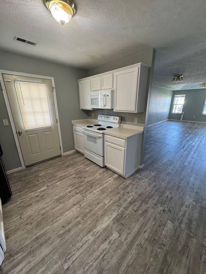 Apartment for rent at 640 - 642 Morgan St, Bolivar, MO 65613