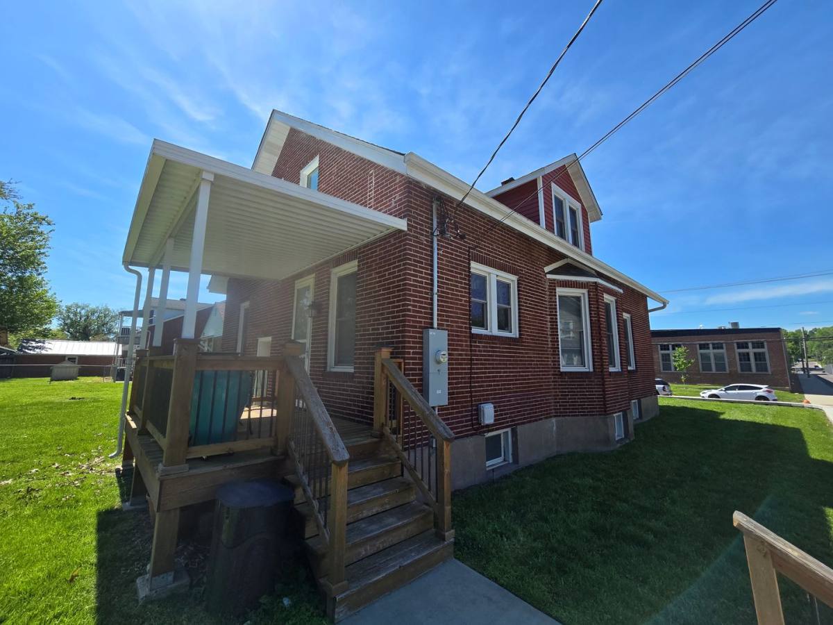 House for rent at 715 W 2nd St, Washington, MO 63090