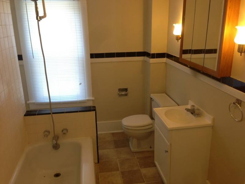 Apartment for rent at 2472 2nd St, Cuyahoga Falls, OH 44221