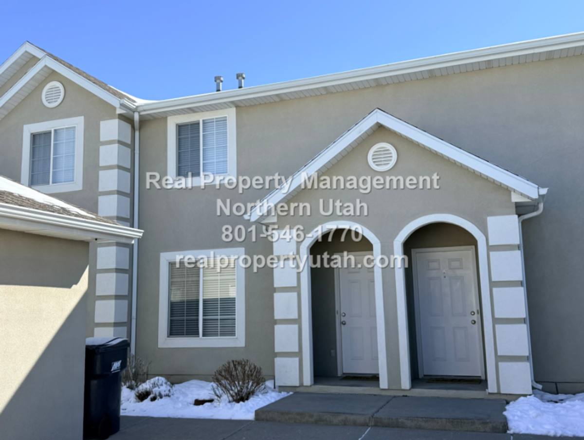 Townhouse for rent at 1241 E 6125 S, Ogden, UT 84405