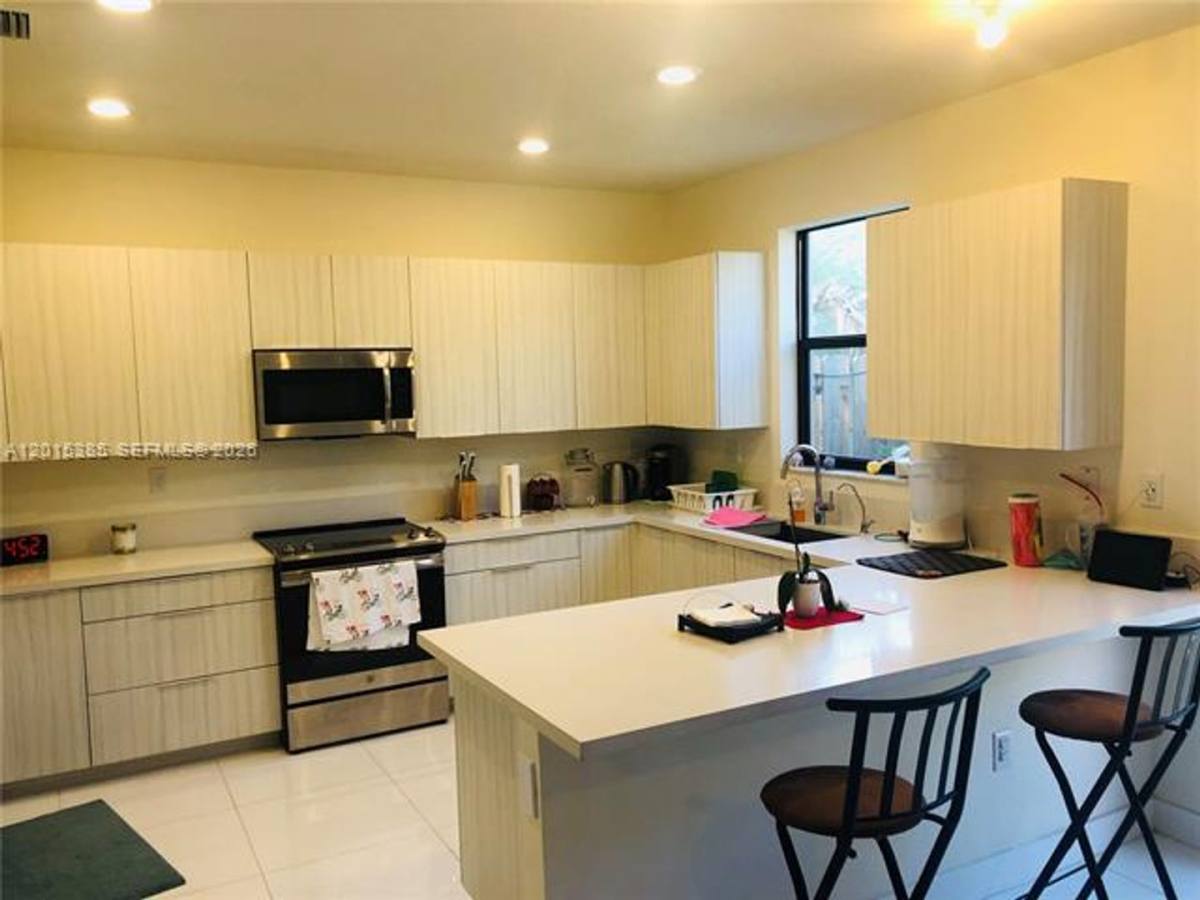 Townhouse for rent at 10597 NW 81 Terrace Th, Miami, FL 33178