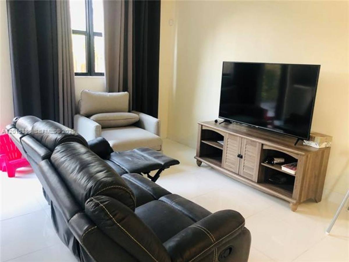 Townhouse for rent at 10597 NW 81 Terrace Th, Miami, FL 33178