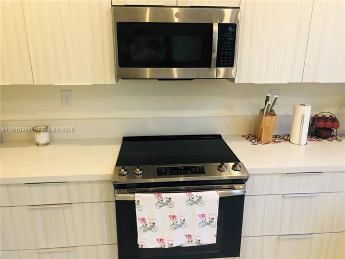 Townhouse for rent at 10597 NW 81 Terrace Th, Miami, FL 33178
