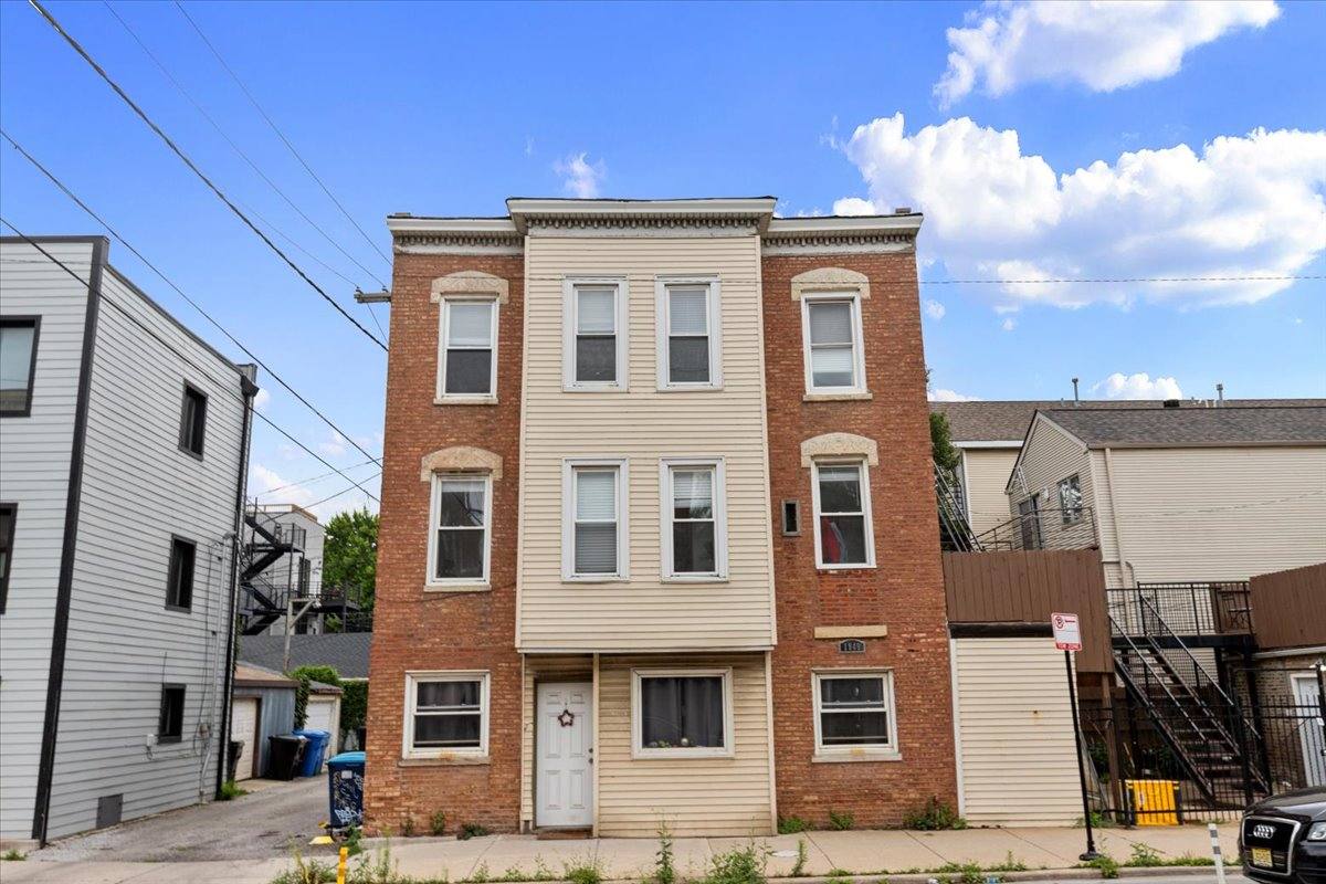 Apartment for rent at 1849 W Augusta #3, Chicago, IL 60622