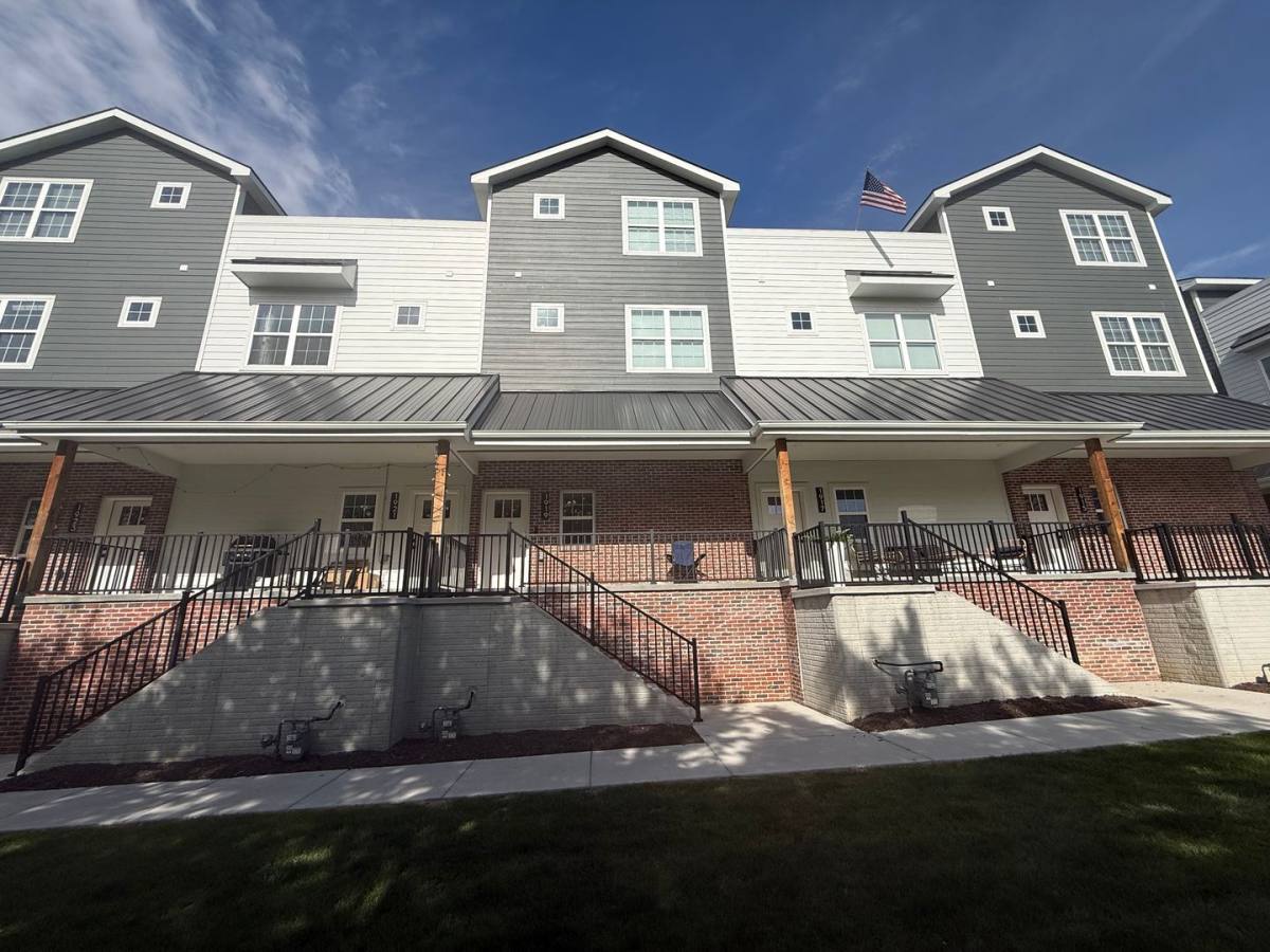 Townhouse for rent at 1919 Dahlman Rows Plaza, Omaha, NE 68108