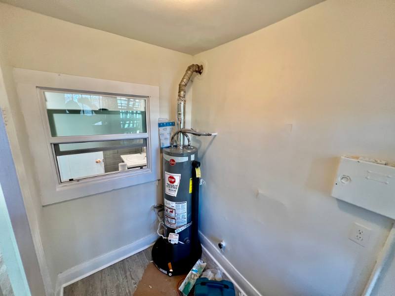 Apartment for rent at 855 W 43rd Place, Los Angeles, CA 90037