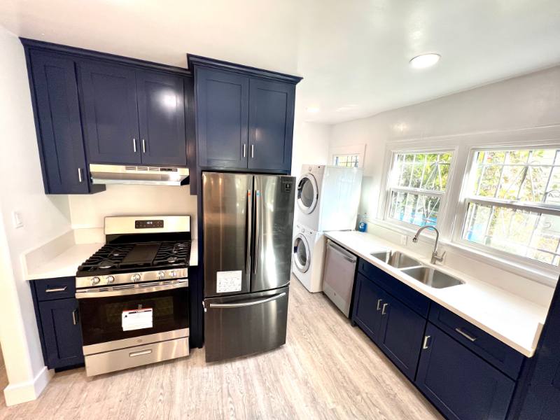Apartment for rent at 855 W 43rd Place, Los Angeles, CA 90037