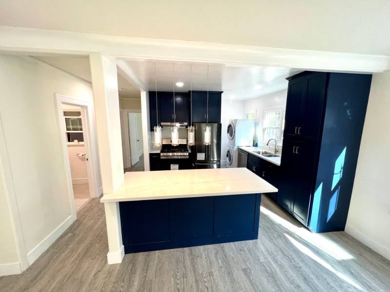 Apartment for rent at 855 W 43rd Place, Los Angeles, CA 90037