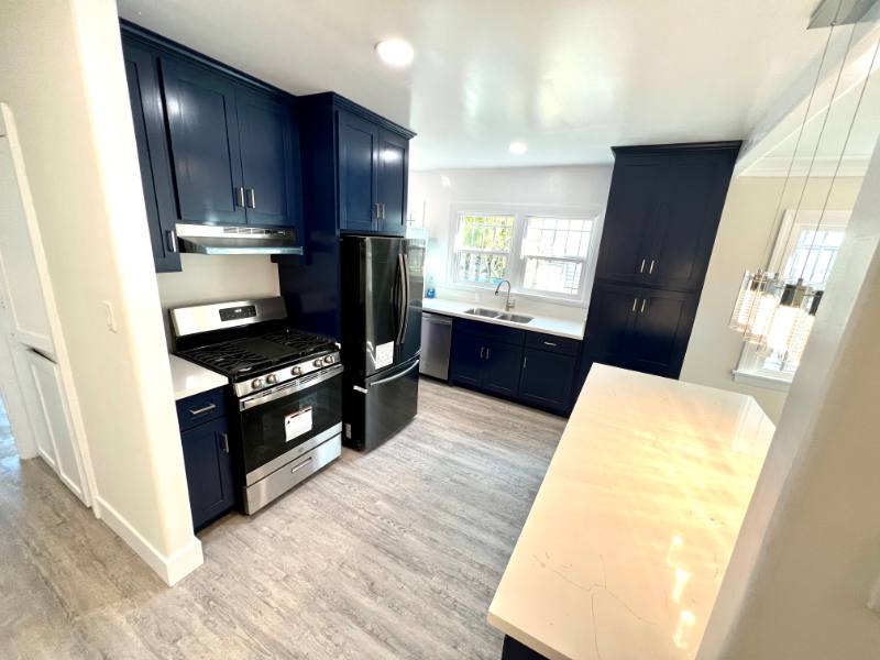 Apartment for rent at 855 W 43rd Place, Los Angeles, CA 90037