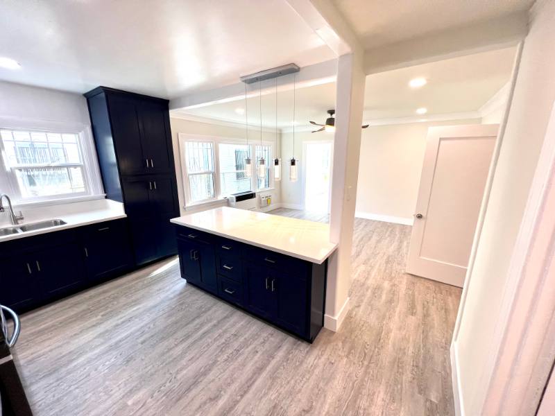 Apartment for rent at 855 W 43rd Place, Los Angeles, CA 90037