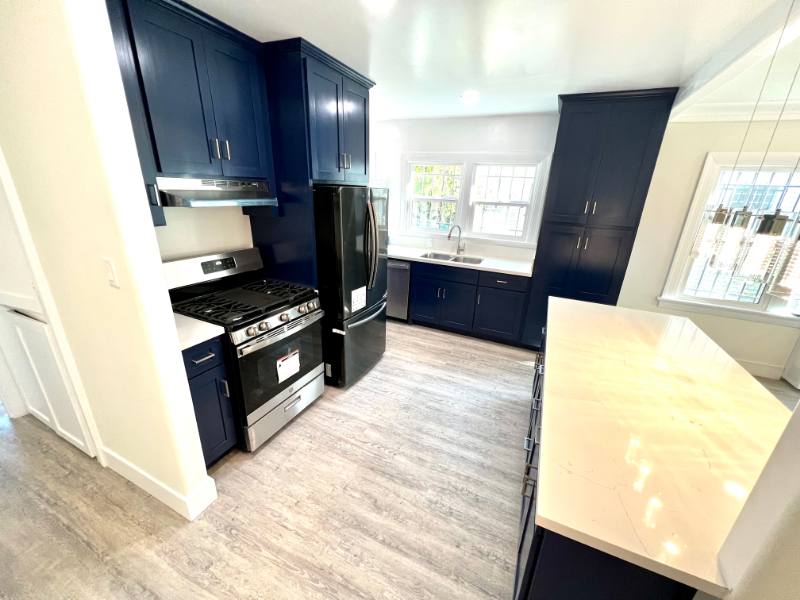 Apartment for rent at 855 W 43rd Place, Los Angeles, CA 90037