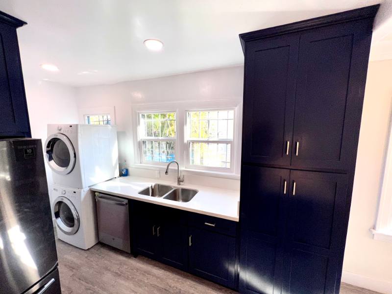 Apartment for rent at 855 W 43rd Place, Los Angeles, CA 90037