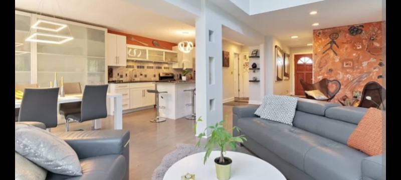 Townhouse for rent at 1430 Waukegan Rd, Deerfield, IL 60015