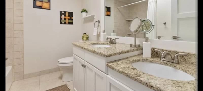 Townhouse for rent at 1430 Waukegan Rd, Deerfield, IL 60015