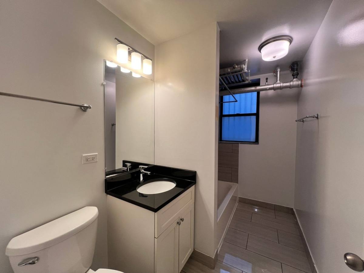 Apartment for rent at 712-720 W Grace #BS, Chicago, IL 60613