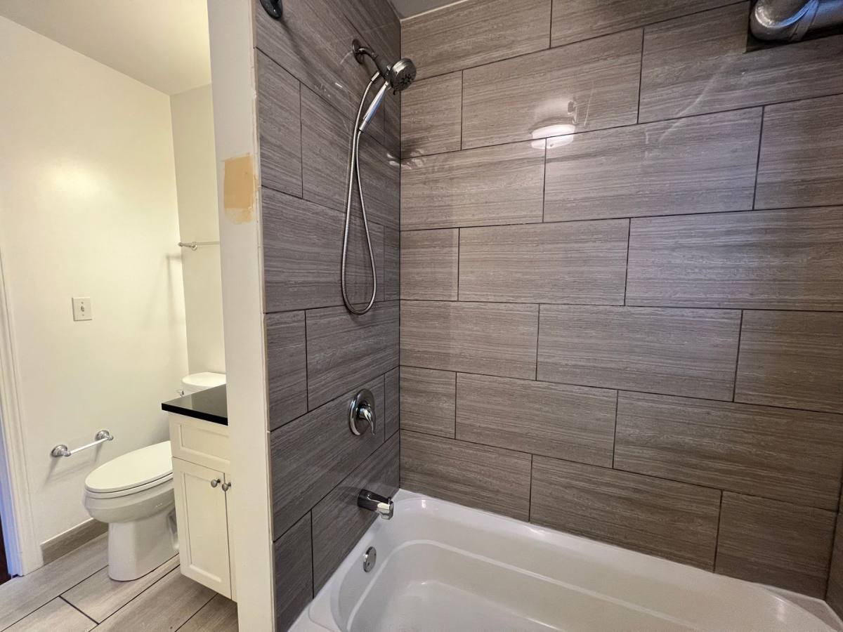 Apartment for rent at 712-720 W Grace #BS, Chicago, IL 60613