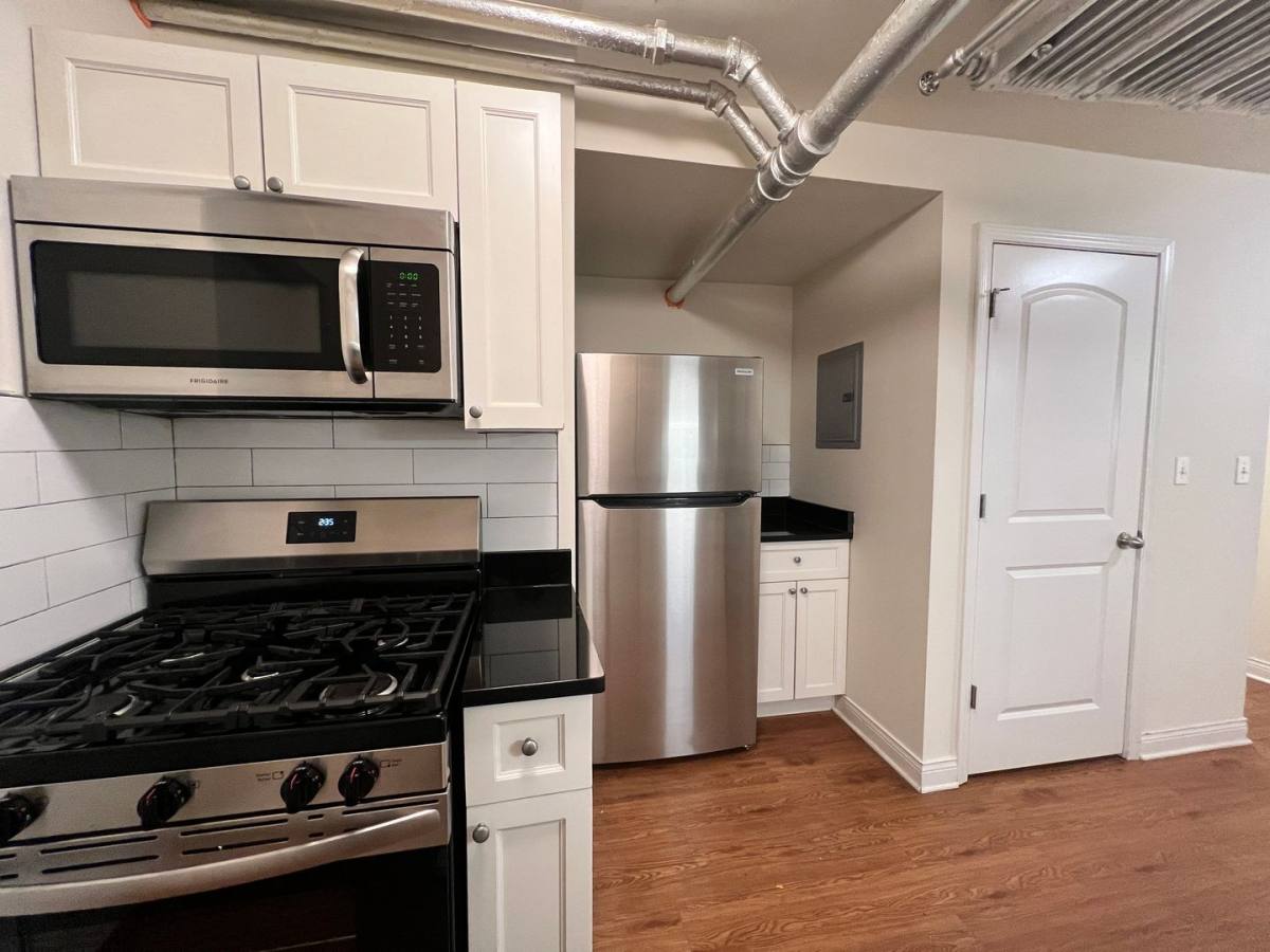 Apartment for rent at 712-720 W Grace #BS, Chicago, IL 60613