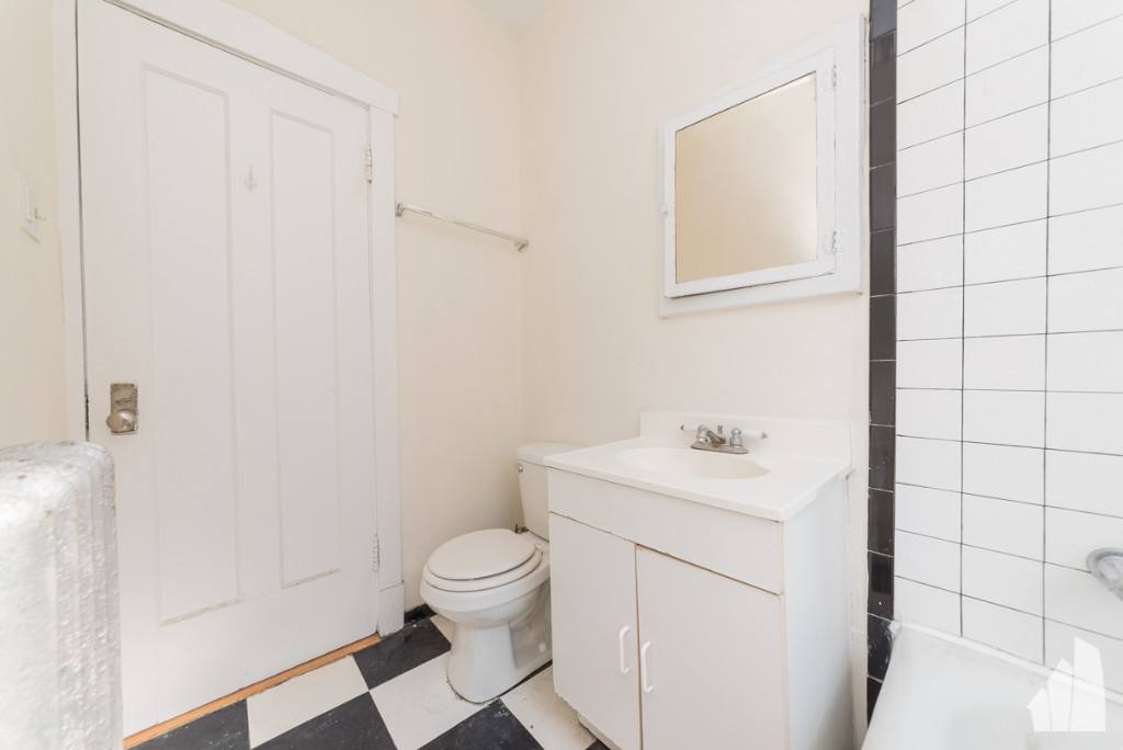 Apartment for rent at 1839 W Foster Ave #1, Chicago, IL 60640