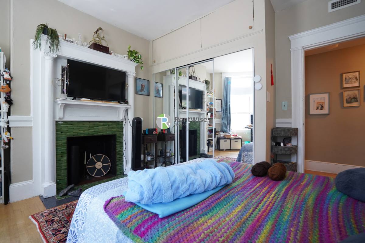 Apartment for rent at 11 Vernon St #1, Brookline, MA 02446