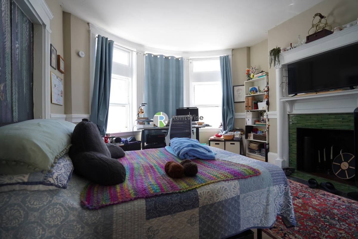 Apartment for rent at 11 Vernon St #1, Brookline, MA 02446