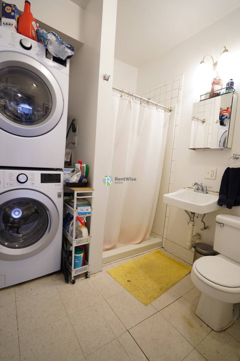 Apartment for rent at 10 Foster St #1, Brookline, MA 02446