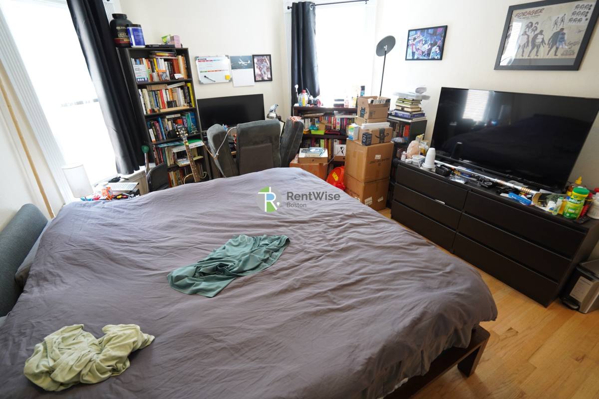 Apartment for rent at 10 Foster St #1, Brookline, MA 02446
