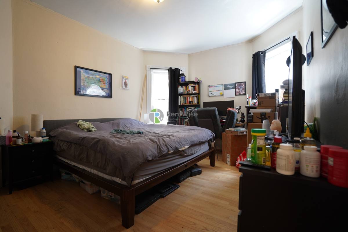 Apartment for rent at 10 Foster St #1, Brookline, MA 02446