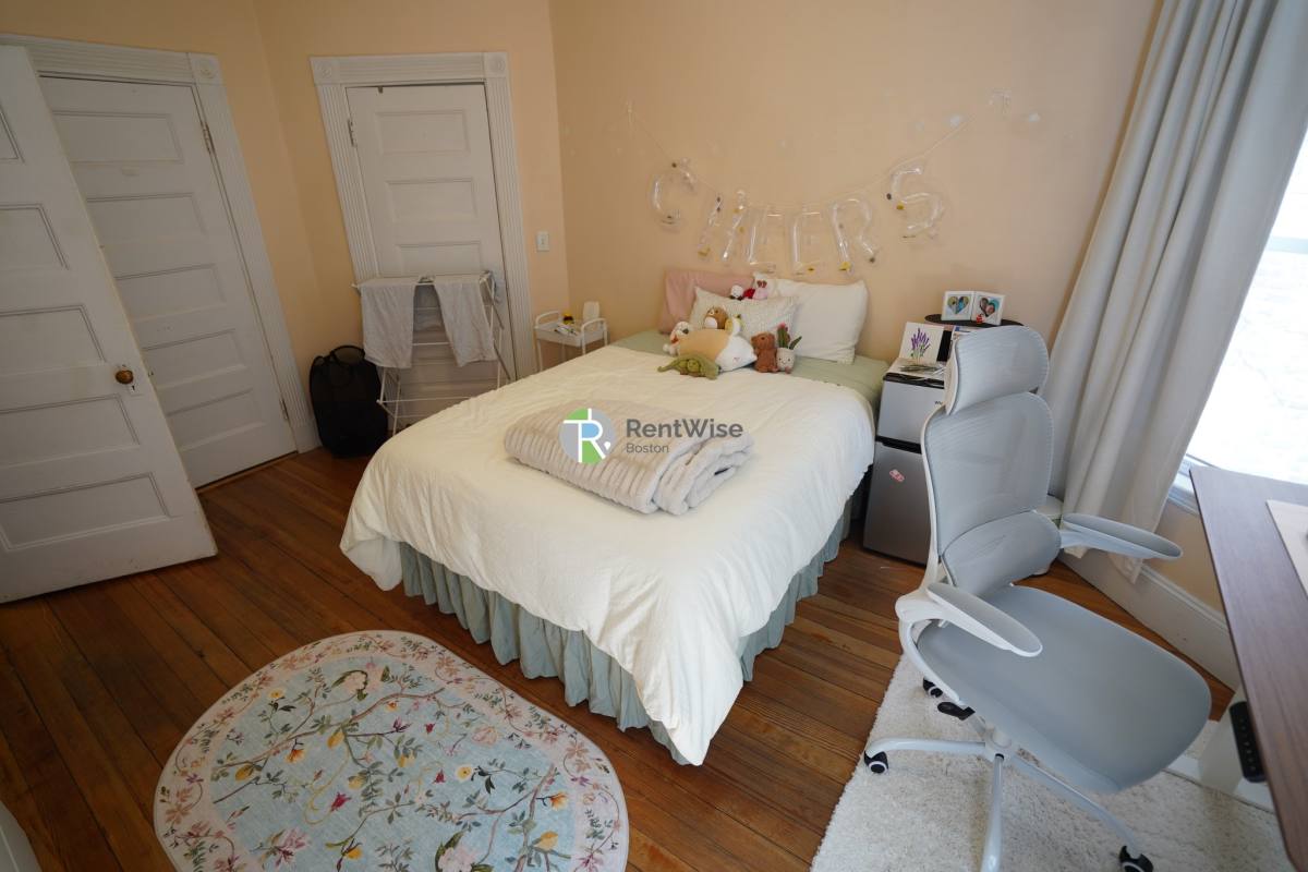 Apartment for rent at 14 Foster St #1, Brookline, MA 02446