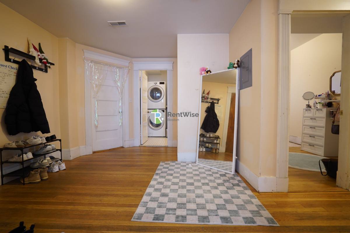 Apartment for rent at 14 Foster St #1, Brookline, MA 02446