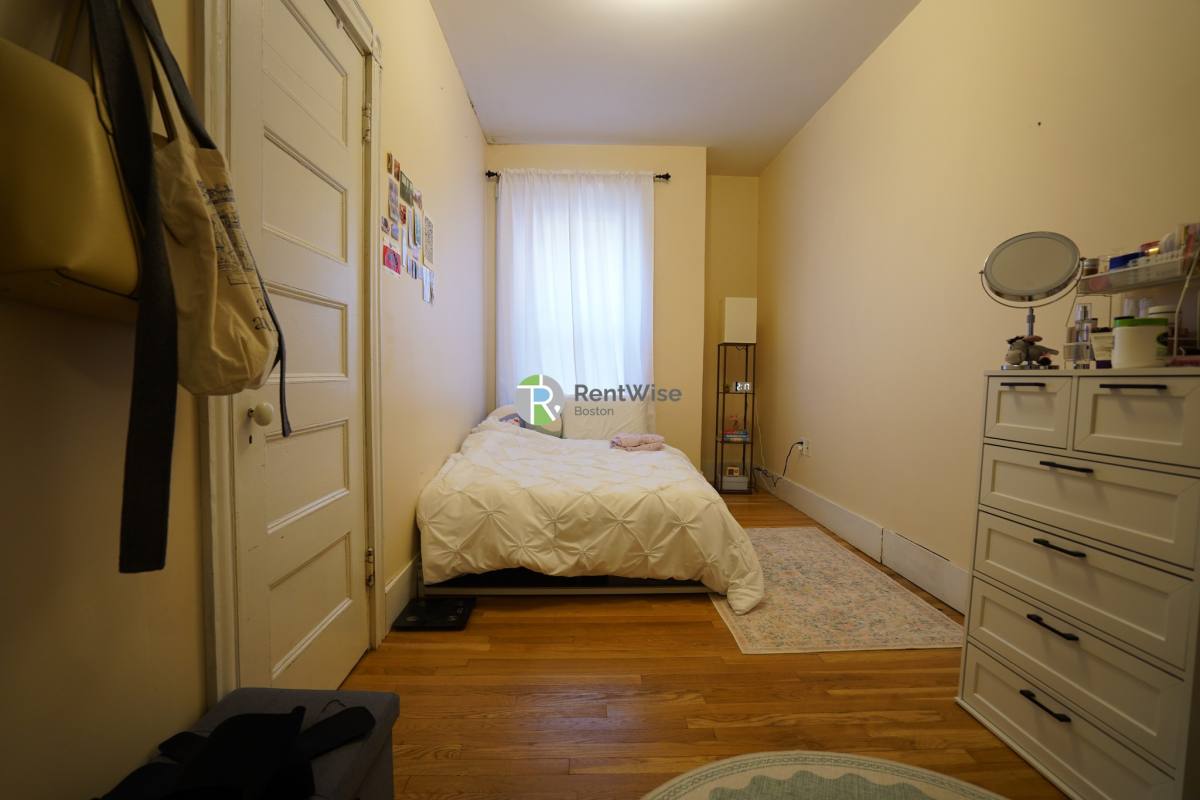 Apartment for rent at 14 Foster St #1, Brookline, MA 02446
