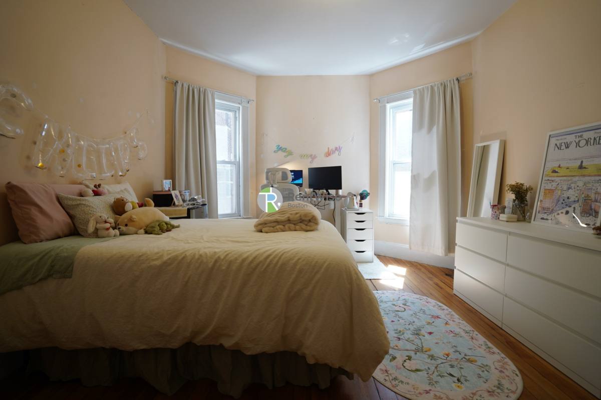 Apartment for rent at 14 Foster St #1, Brookline, MA 02446
