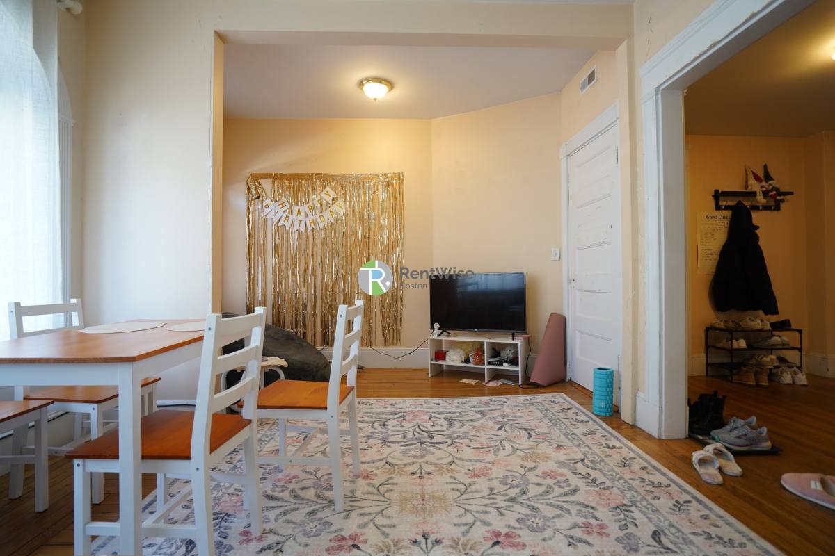 Apartment for rent at 14 Foster St #1, Brookline, MA 02446
