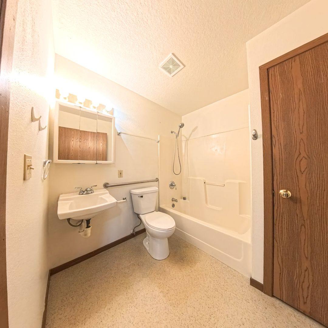 Apartment for rent at 203 N E St, Albion, IA 50005