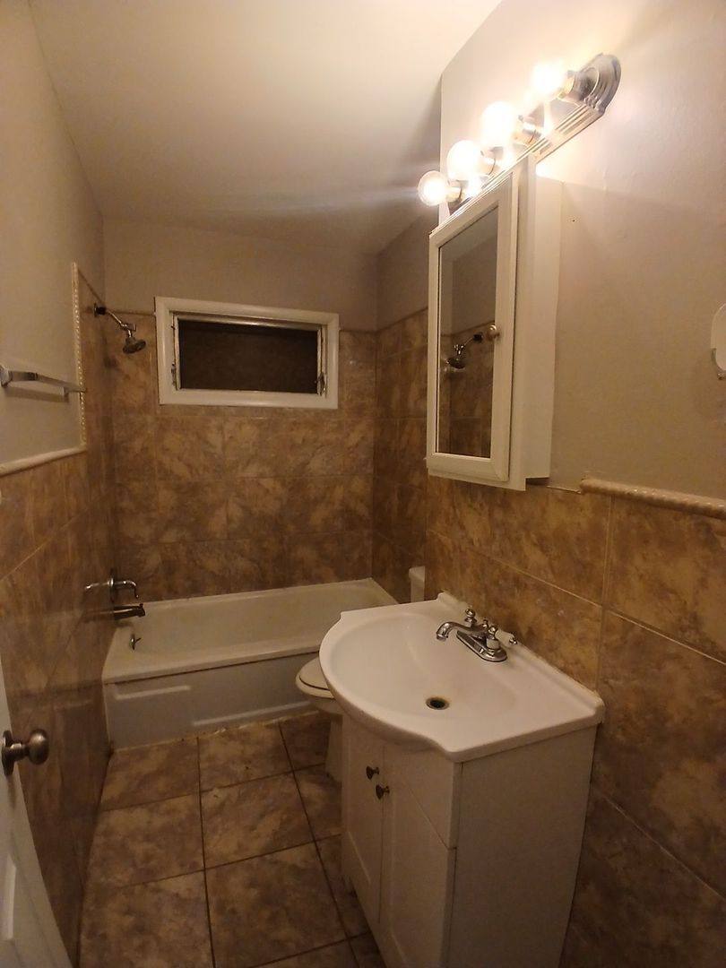 House for rent at 1787 S Perkins Rd, Memphis, TN 38117