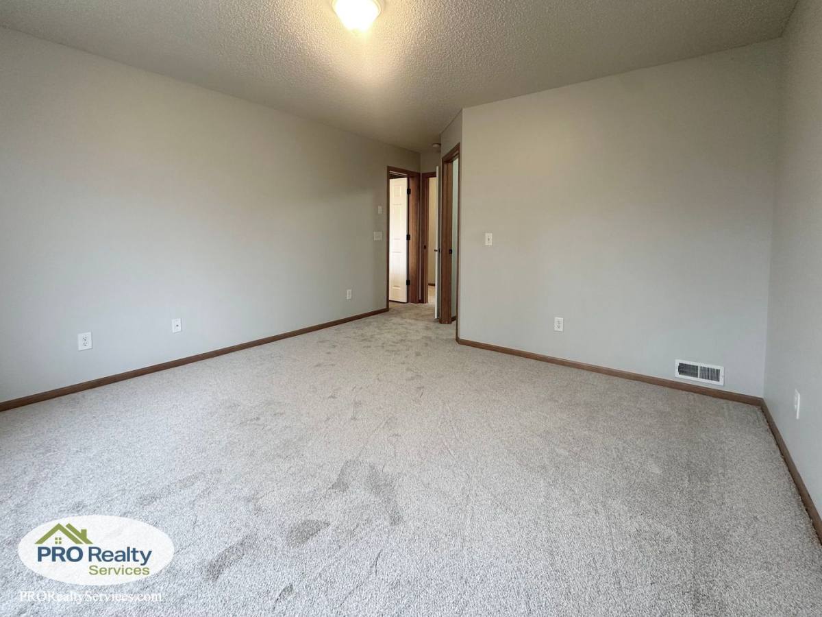Townhouse for rent at 17190 Monroe St NW, Elk River, MN 55330