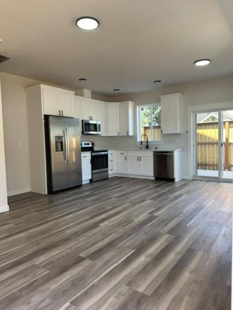 Apartment for rent at 1307 22nd Ave, Sweet Home, OR 97386