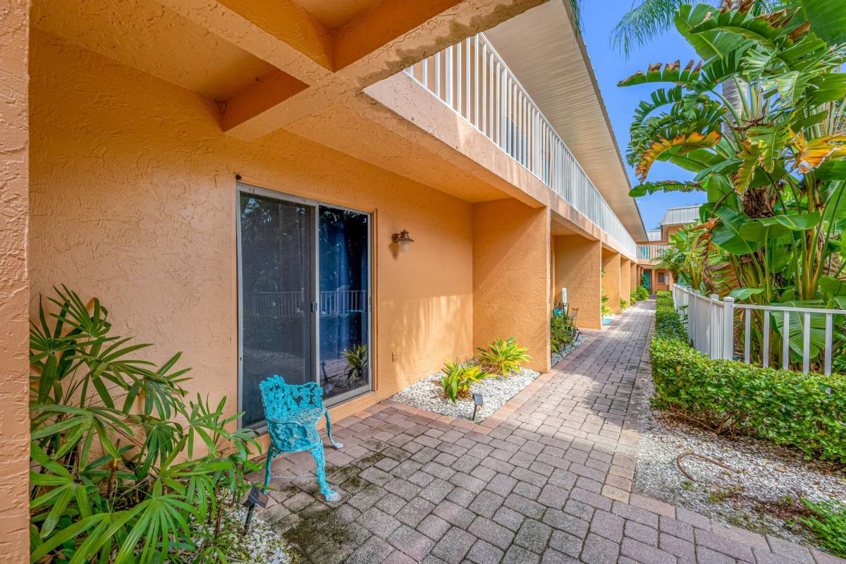 Apartment for rent at 1405 S Lorenzo Ave, Tampa, FL 33629