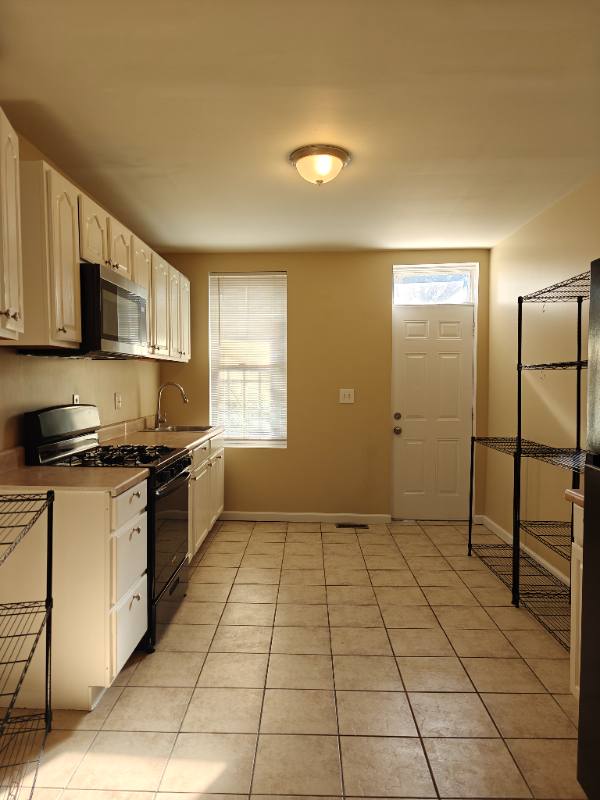 Townhouse for rent at 400 E Lorraine Ave Block, Baltimore, MD 21218