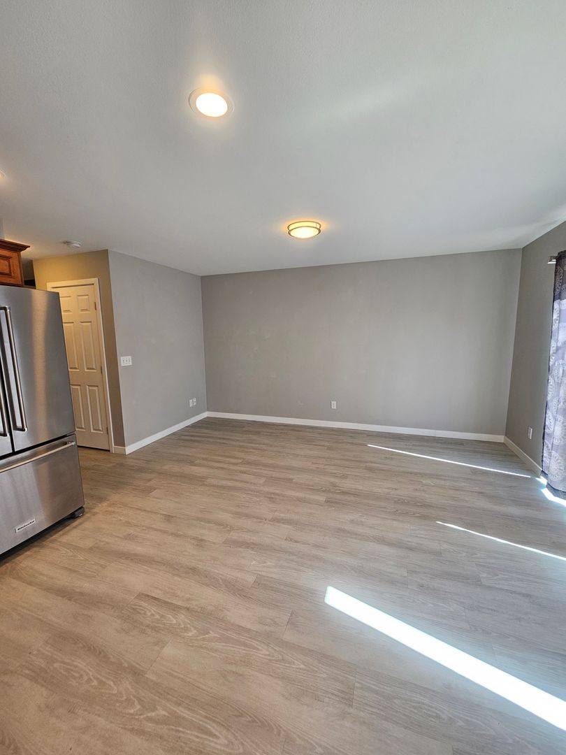 Apartment for rent at 608 S Division St, Moses Lake, WA 98837