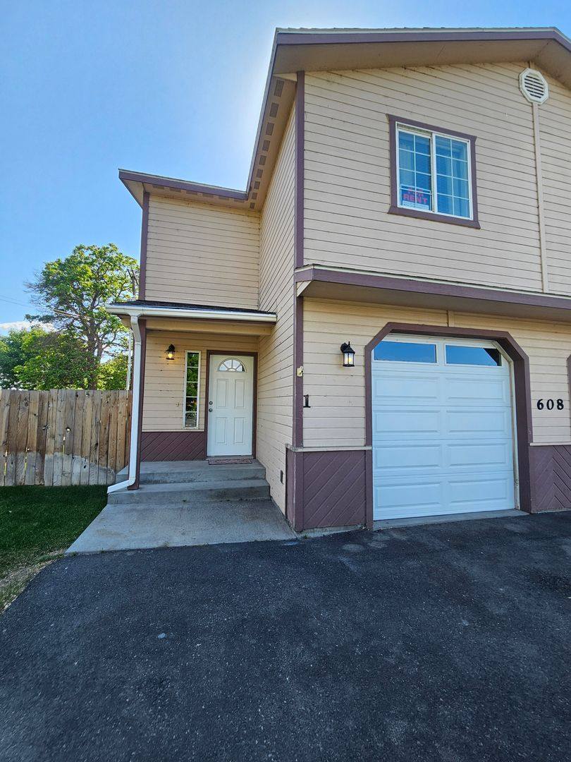 Apartment for rent at 608 S Division St, Moses Lake, WA 98837