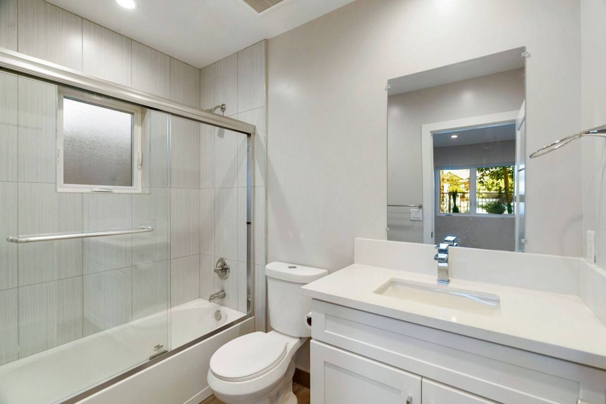 Townhouse for rent at 3209 L St, San Diego, CA 92102