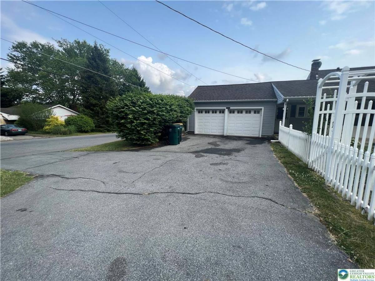 House for rent at 2401 Lawnherst Ave, Easton, PA 18045