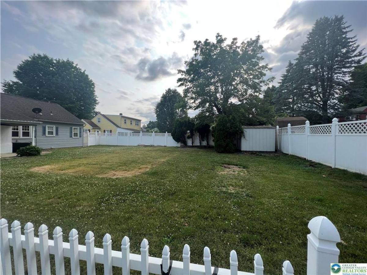 House for rent at 2401 Lawnherst Ave, Easton, PA 18045