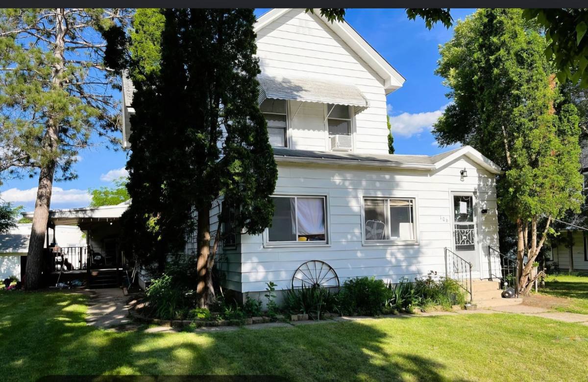 Apartment for rent at 106 7th Ave S, Princeton, MN 55371