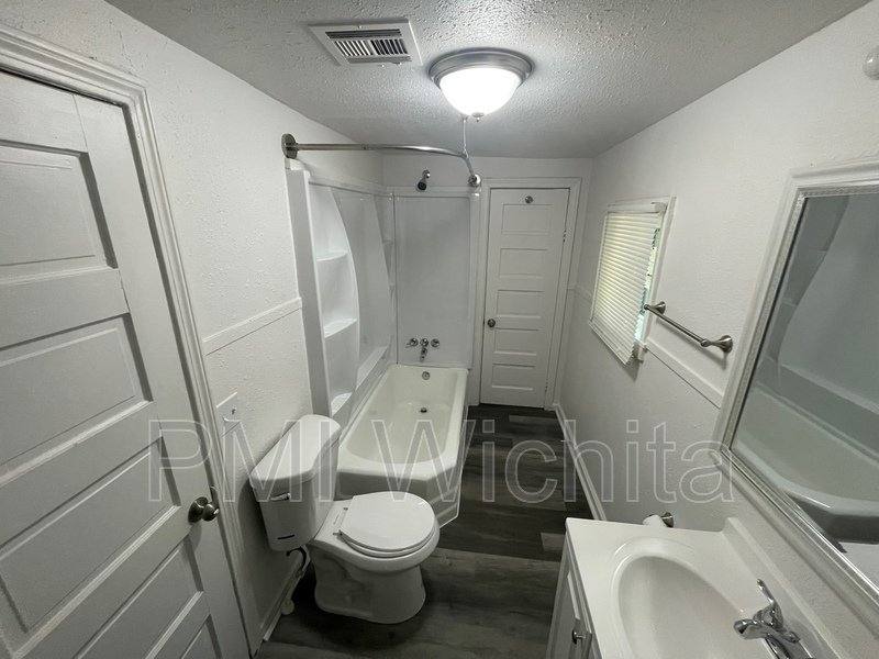House for rent at 202 N Ash St, Wichita, KS 67214