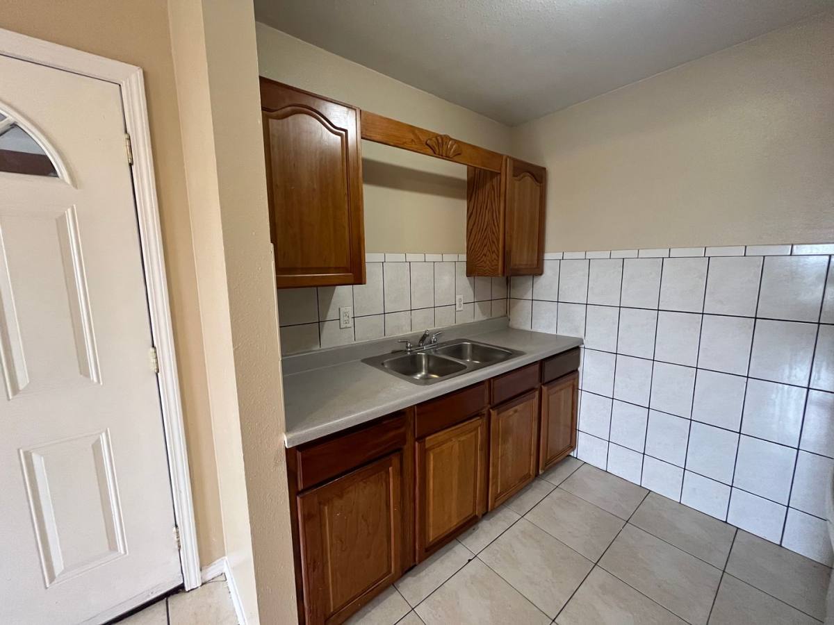 Apartment for rent at 1016 Blanco Rd, San Antonio, TX 78212