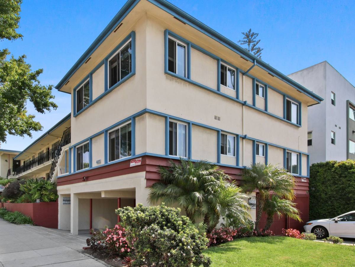 Apartment for rent at 402 Montana Ave, Santa Monica, CA 90403