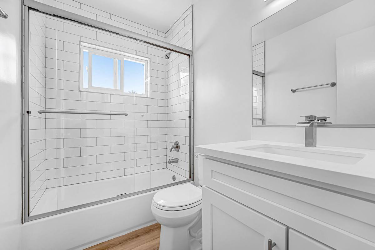 Apartment for rent at 402 Montana Ave, Santa Monica, CA 90403